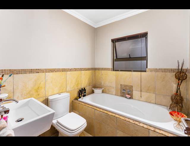 2 BEDROOM SECTIONAL TITLE FOR SALE IN BLACKHEATH